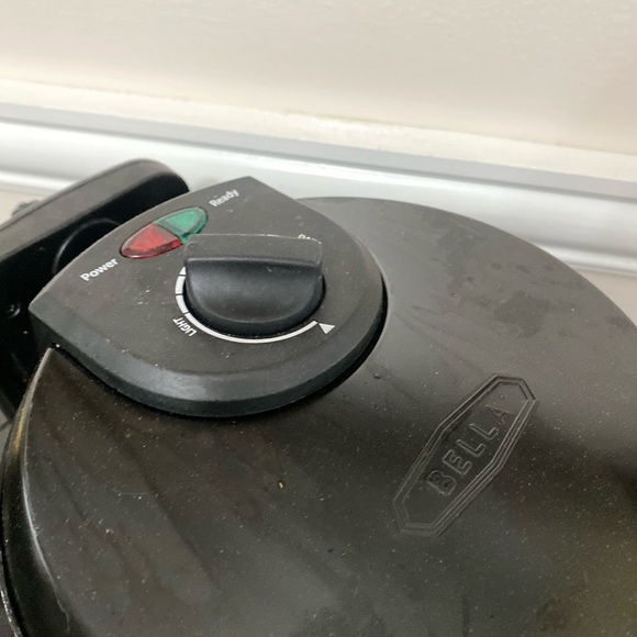Bella Rotating Waffle Maker - Picture 7 of 12